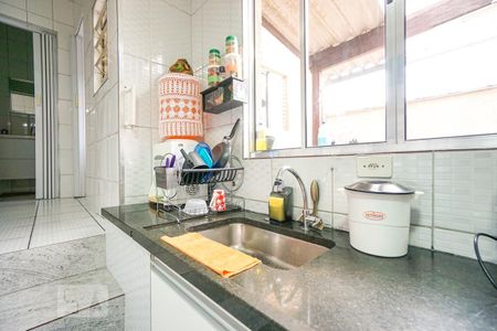 Casa à venda com 180m², 2 quartos e 3 vagas Casa à venda com 180m², 2 quartos e 3 vagasPia