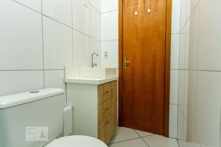 Banheiro de casa de condomínio à venda com 1 quarto, 48m² em Olaria, Canoas