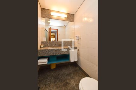 Banheiro de apartamento à venda com 1 quarto, 42m² em Centro, Belo Horizonte