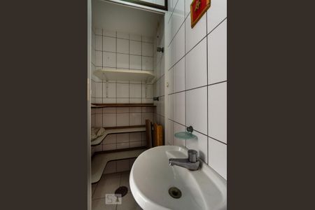Apartamento para alugar com 130m², 2 quartos e 1 vaga Apartamento para alugar com 130m², 2 quartos e 1 vagaBanheiro de serviço