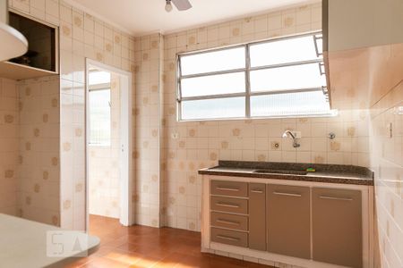 Cozinha de apartamento para alugar com 2 quartos, 94m² em Marapé, Santos
