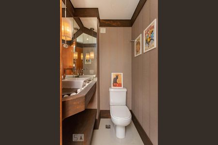 Banheiro de apartamento à venda com 2 quartos, 106m² em Três Figueiras, Porto Alegre