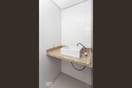 Banheiro de apartamento à venda com 2 quartos, 106m² em Três Figueiras, Porto Alegre