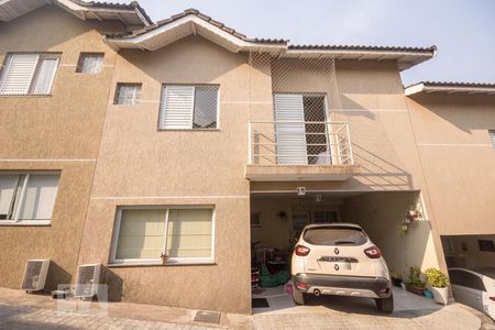 Casa de condomínio à venda com 100m², 2 quartos e 2 vagas Casa de condomínio à venda com 100m², 2 quartos e 2 vagasFachada