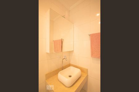 Casa de condomínio à venda com 100m², 2 quartos e 2 vagas Casa de condomínio à venda com 100m², 2 quartos e 2 vagasBanheiro Corredor