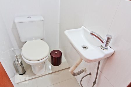 Lavabo de casa para alugar com 3 quartos, 130m² em Jardim Regina, São Paulo