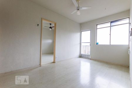 Sala de Apartamento com 1 quarto, 40m² Fonseca
