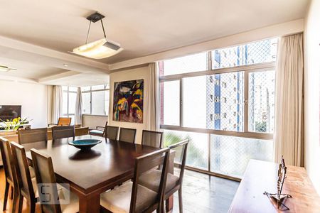 Apartamento à venda com 207m², 4 quartos e 2 vagasSala