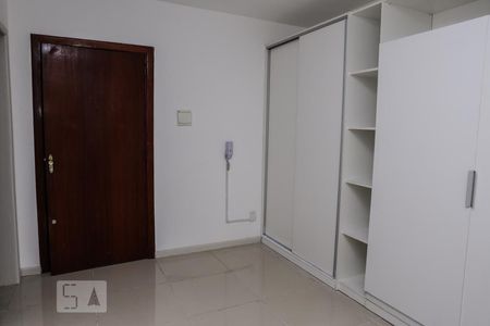 Sala/Quarto de kitnet/studio à venda com 1 quarto, 35m² em Centro Histórico, Porto Alegre