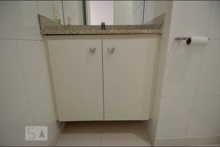 Apartamento à venda com 112m², 2 quartos e 1 vaga Apartamento à venda com 112m², 2 quartos e 1 vagaBanheiro da suíte