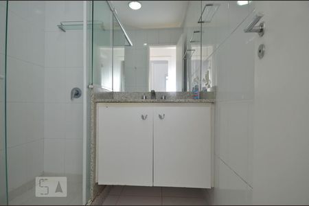 Apartamento à venda com 112m², 2 quartos e 1 vaga Apartamento à venda com 112m², 2 quartos e 1 vagaBanheiro Social