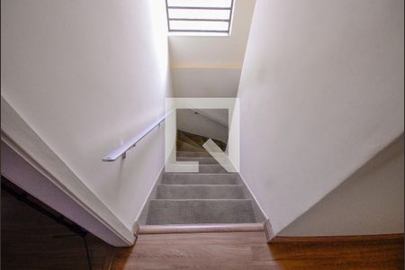 Casa à venda com 130m², 3 quartos e 2 vagasEscadas