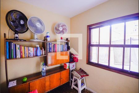 Casa à venda com 130m², 3 quartos e 2 vagasQuarto de Serviço