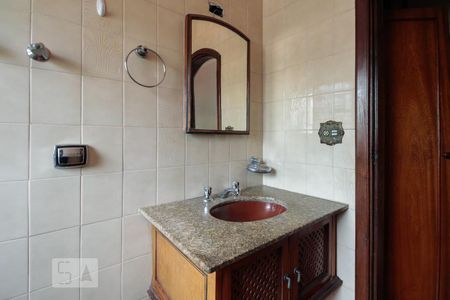 Casa à venda com 170m², 3 quartos e 4 vagasBanheiro Suíte 