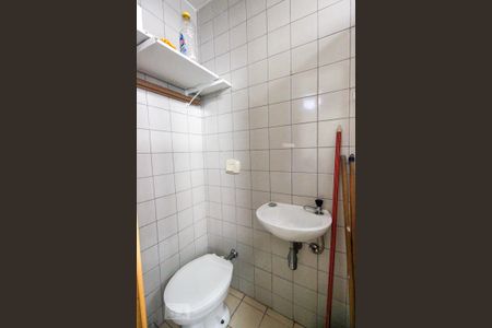 Apartamento para alugar com 79m², 2 quartos e 1 vaga Apartamento para alugar com 79m², 2 quartos e 1 vagaBanheiro de Serviço