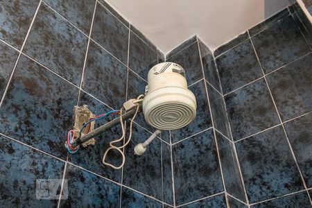 Apartamento para alugar com 64m², 2 quartos e sem vagaBanheiro - Chuveiro elétrico