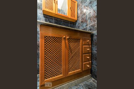 Apartamento para alugar com 64m², 2 quartos e sem vagaBanheiro - Armário