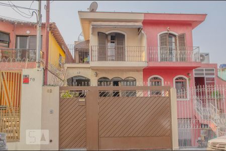 Casa para alugar com 180m², 3 quartos e 4 vagas Casa para alugar com 180m², 3 quartos e 4 vagasFachada