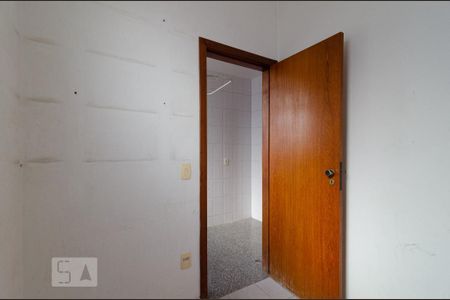 Apartamento à venda com 230m², 3 quartos e 2 vagas Apartamento à venda com 230m², 3 quartos e 2 vagasQuarto de Serviço