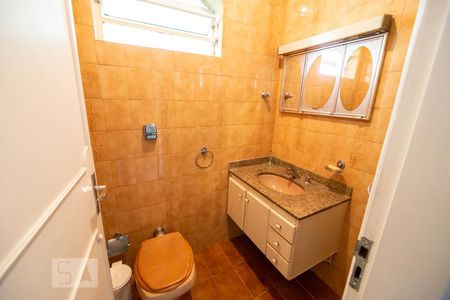 Casa à venda com 350m², 5 quartos e 3 vagas Casa à venda com 350m², 5 quartos e 3 vagasBanheiro