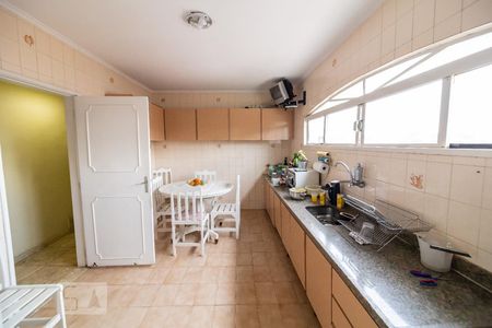 Casa à venda com 350m², 5 quartos e 3 vagas Casa à venda com 350m², 5 quartos e 3 vagasCozinha