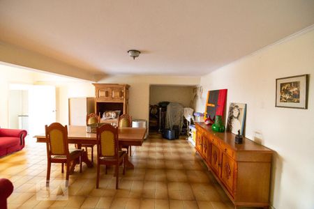 Casa à venda com 350m², 5 quartos e 3 vagas Casa à venda com 350m², 5 quartos e 3 vagasSalão de Baixo