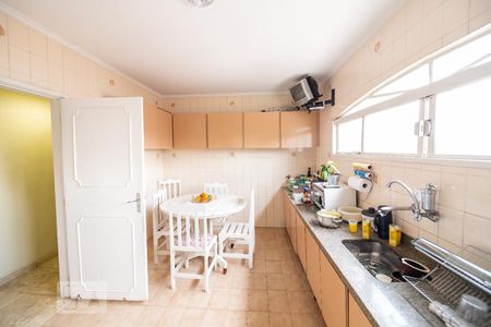 Casa à venda com 350m², 5 quartos e 3 vagas Casa à venda com 350m², 5 quartos e 3 vagasCozinha