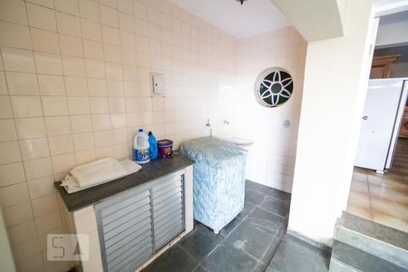 Casa à venda com 350m², 5 quartos e 3 vagas Casa à venda com 350m², 5 quartos e 3 vagasLavanderia