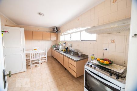 Casa à venda com 350m², 5 quartos e 3 vagas Casa à venda com 350m², 5 quartos e 3 vagasCozinha