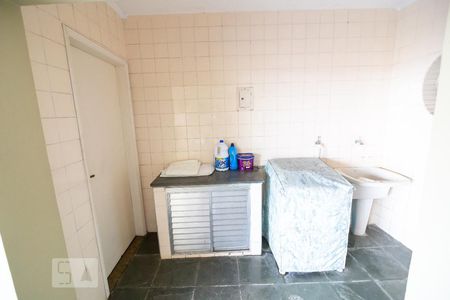 Casa à venda com 350m², 5 quartos e 3 vagas Casa à venda com 350m², 5 quartos e 3 vagasLavanderia