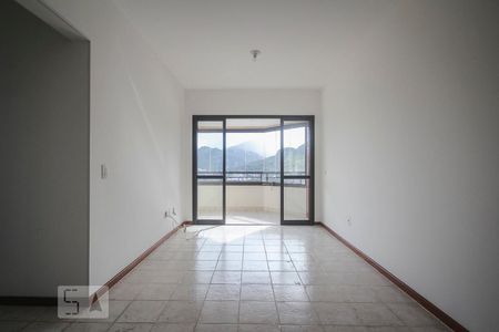 Sala de apartamento para alugar com 3 quartos, 115m² em Barra da Tijuca, Rio de Janeiro