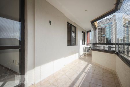 Varanda de apartamento para alugar com 3 quartos, 115m² em Barra da Tijuca, Rio de Janeiro
