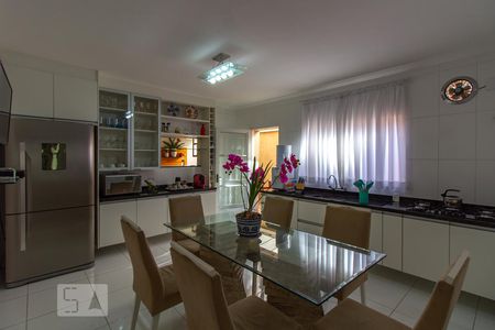 Casa à venda com 180m², 3 quartos e 2 vagasCozinha