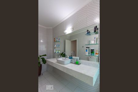 Casa à venda com 180m², 3 quartos e 2 vagasBanheiro Quarto 3 - Suíte