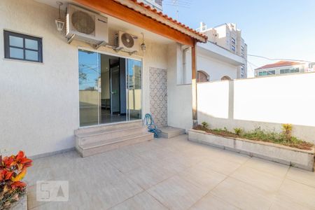 Casa à venda com 220m², 3 quartos e 2 vagas Casa à venda com 220m², 3 quartos e 2 vagasVaranda da Suíte 3