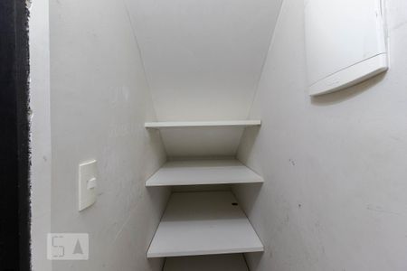 Casa à venda com 220m², 3 quartos e 2 vagas Casa à venda com 220m², 3 quartos e 2 vagasArmário Sob a Escada