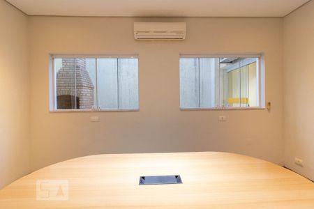Casa à venda com 220m², 3 quartos e 2 vagas Casa à venda com 220m², 3 quartos e 2 vagasSala de Jantar / Sala de Reuniões