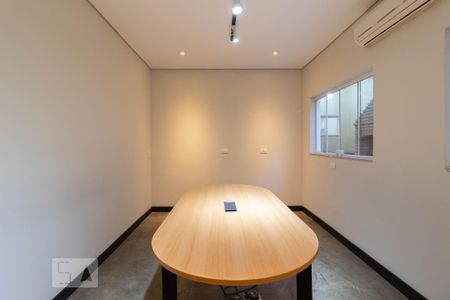 Casa à venda com 220m², 3 quartos e 2 vagas Casa à venda com 220m², 3 quartos e 2 vagasSala de Jantar / Sala de Reuniões
