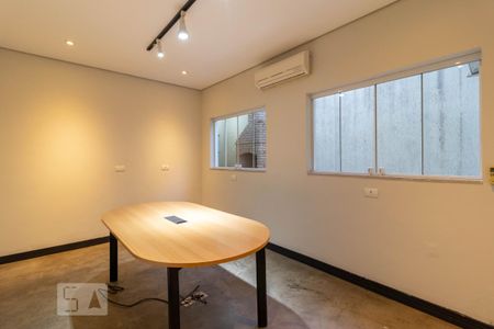 Casa à venda com 220m², 3 quartos e 2 vagas Casa à venda com 220m², 3 quartos e 2 vagasSala de Jantar / Sala de Reuniões