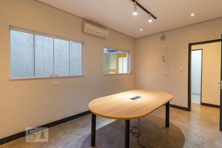 Casa à venda com 220m², 3 quartos e 2 vagas Casa à venda com 220m², 3 quartos e 2 vagasSala de Jantar / Sala de Reuniões