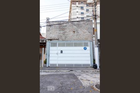 Casa à venda com 220m², 3 quartos e 2 vagas Casa à venda com 220m², 3 quartos e 2 vagasFachada