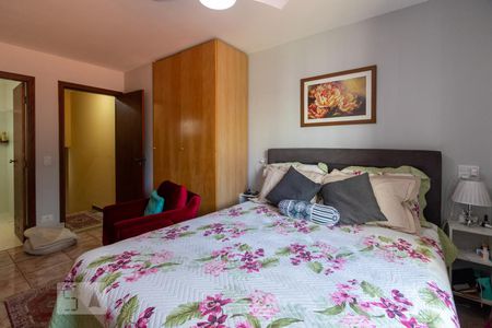 Casa à venda com 146m², 3 quartos e 2 vagasSuíte