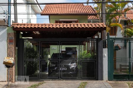 Casa à venda com 146m², 3 quartos e 2 vagasFachada