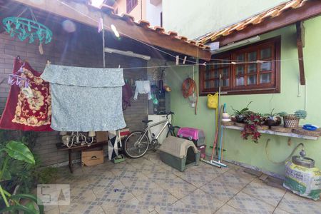 Casa à venda com 146m², 3 quartos e 2 vagasQuintal