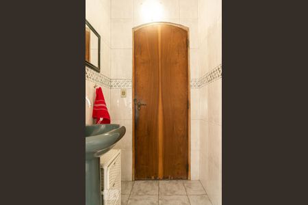 Casa à venda com 177m², 4 quartos e 2 vagas Casa à venda com 177m², 4 quartos e 2 vagasLavabo