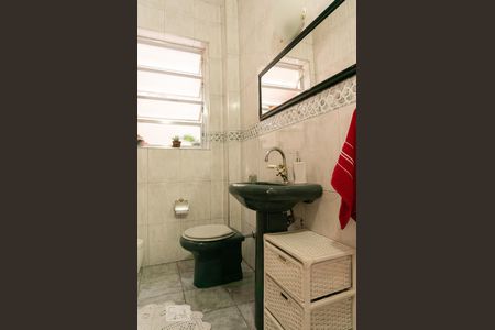 Casa à venda com 177m², 4 quartos e 2 vagas Casa à venda com 177m², 4 quartos e 2 vagasLavabo