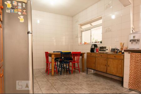 Casa à venda com 177m², 4 quartos e 2 vagas Casa à venda com 177m², 4 quartos e 2 vagasCozinha