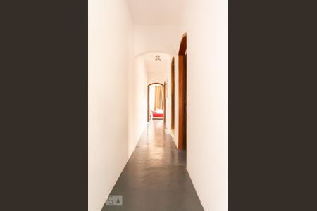 Casa à venda com 177m², 4 quartos e 2 vagas Casa à venda com 177m², 4 quartos e 2 vagasCorredor