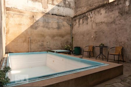 Casa à venda com 177m², 4 quartos e 2 vagas Casa à venda com 177m², 4 quartos e 2 vagasPiscina