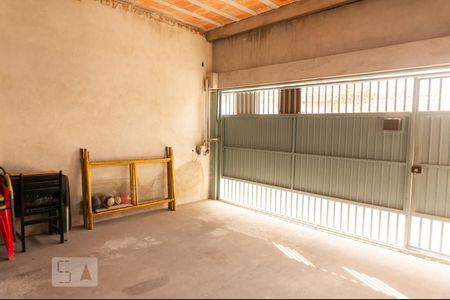 Casa à venda com 177m², 4 quartos e 2 vagas Casa à venda com 177m², 4 quartos e 2 vagasGaragem